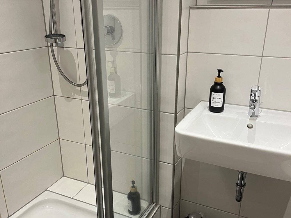 Foto 12 von 26: Winzerhäusle Meersburg - Fährblick-modernes Studio mit Seesicht