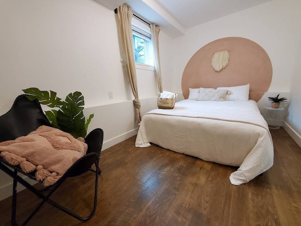 Foto 5 von 14: ❤  2 Bdrm Charmer - Central Location - Free Parking