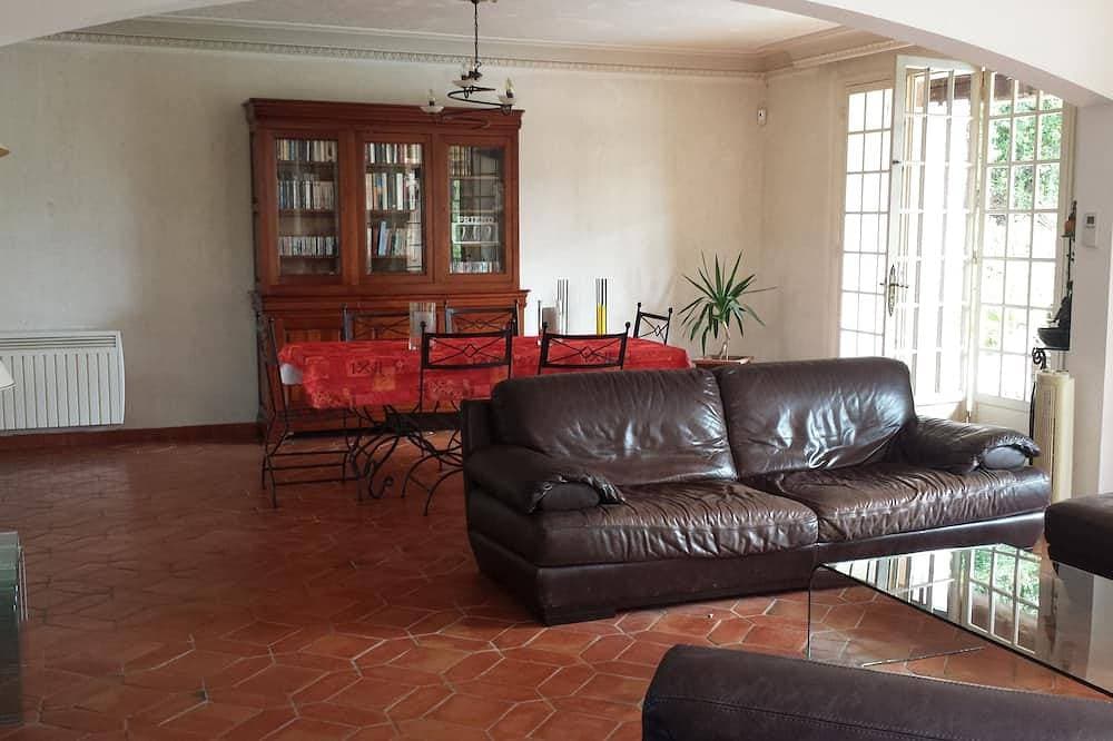 Foto 5 von 30: A Villa With Air Conditioning And A Private Pool In A Quiet Setting
