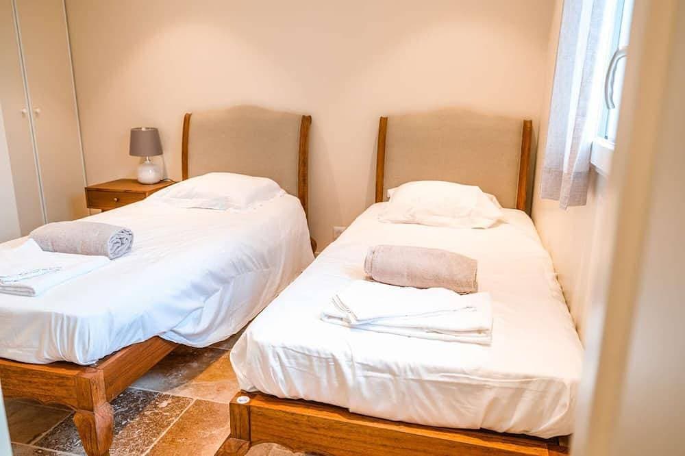 Foto 3 von 28: Neue Luxus-3-Bett-Villa mit privatem Pool auf Chateau Immobilien