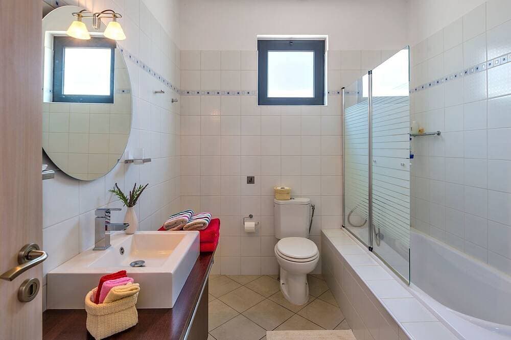 Foto 10 von 30: Villa mit Pool für bis zu 8 Personen. Meerblick.