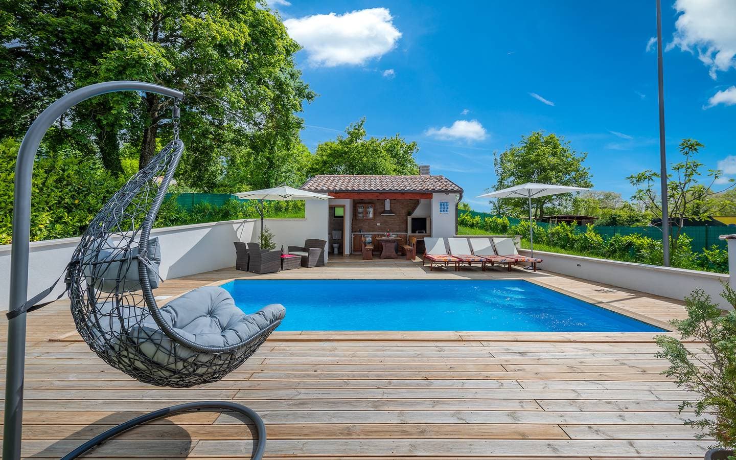 Foto 2 von 27: Sonnige Villa mit Privatpool, Jacuzzi, Ping-Pong, Spielplatz, Babybett