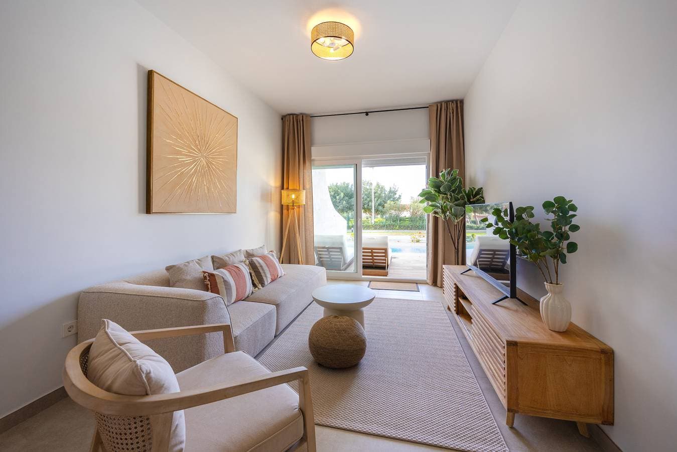 Foto 10 von 49: Marina Garden – Modernes Apartment mit direktem Zugang zum Pool