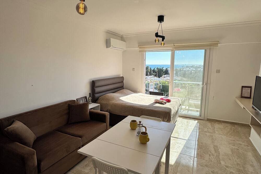 Foto 7 von 18: Beautiful Sea View Studio with Pool. 5-Min Walk to the Beach
