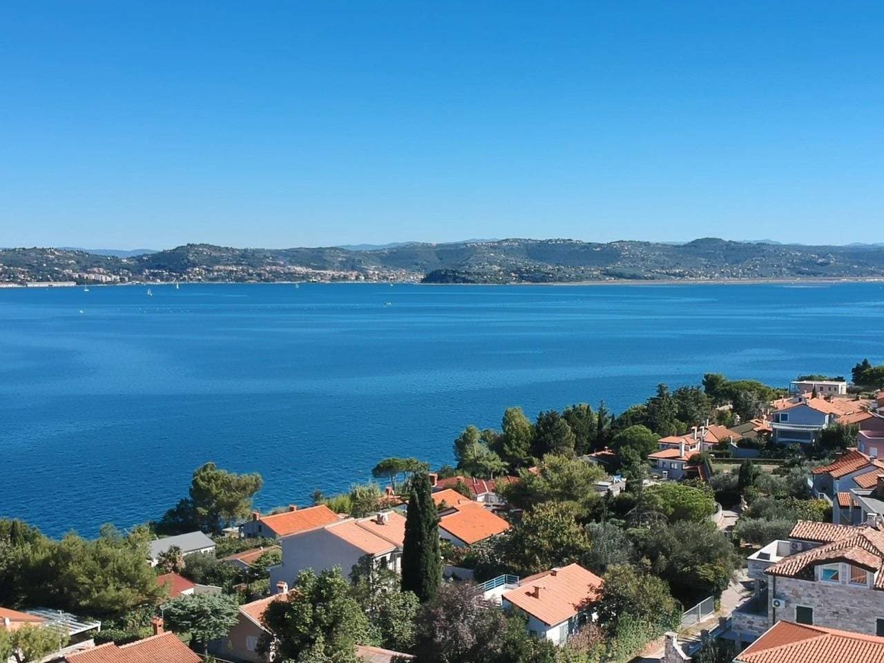 Foto 9 von 57: Villa del Golfo, Apartement mit Garten und Pool