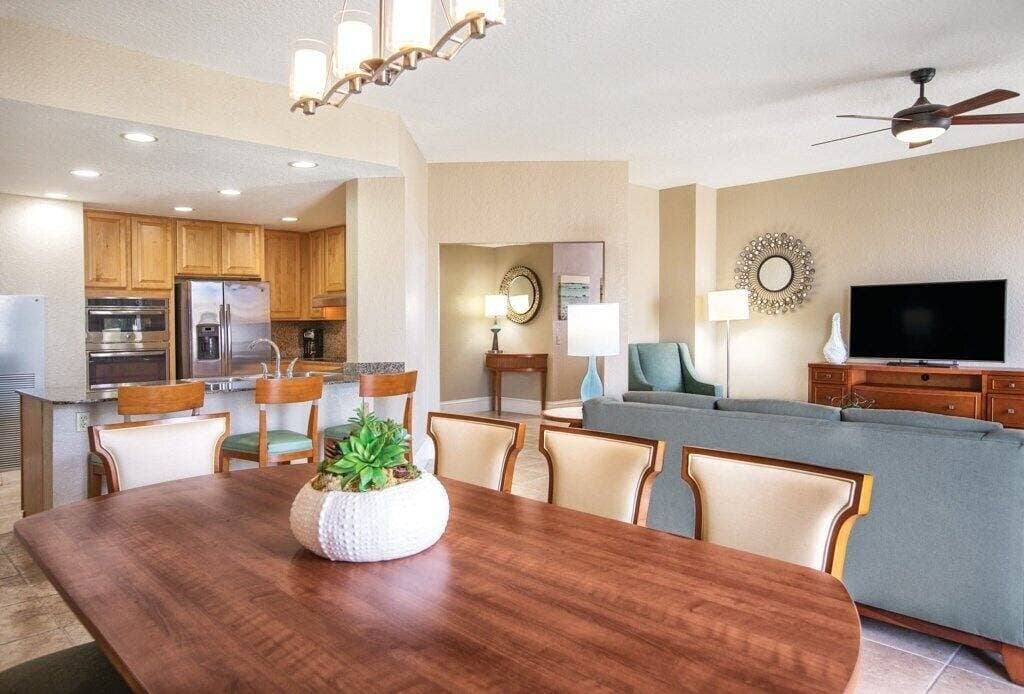 Foto 7 von 50: Pompano Beach | Couples Golf Getaway | Pool + Golf
