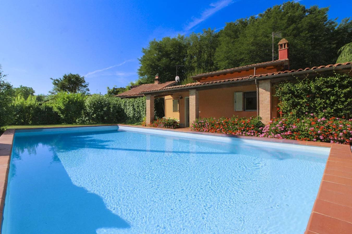 Foto 9 von 30: Villa für 3 Personen mit Pool