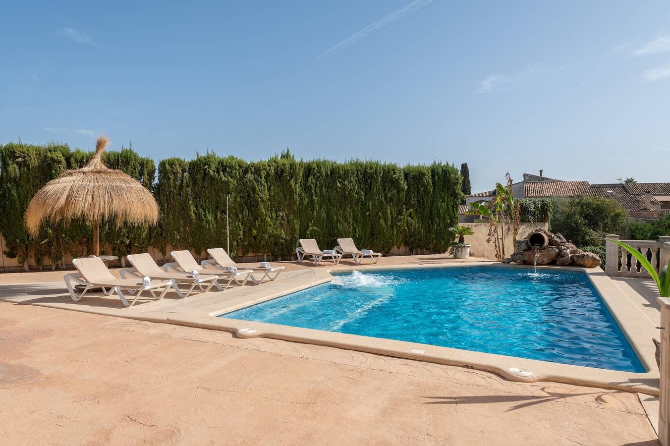 Foto 4 von 24: Villa Sayana mit Bergblick, Pool, Garten und WLAN