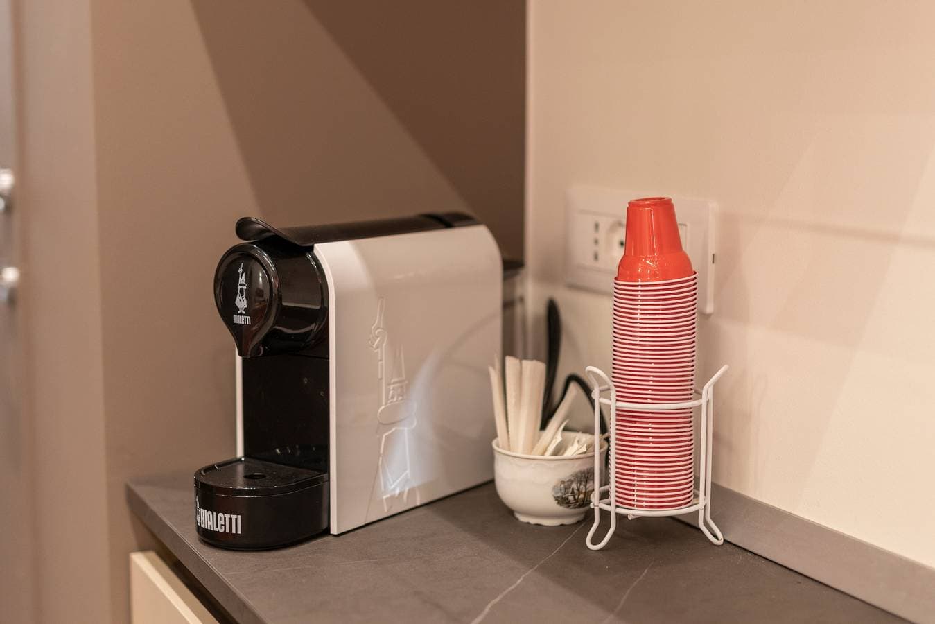 Foto 8 von 34: Ferienwohnung 'La Casetta Del Cuore' mit privatem Hinterhof, WLAN und Klimaanlage