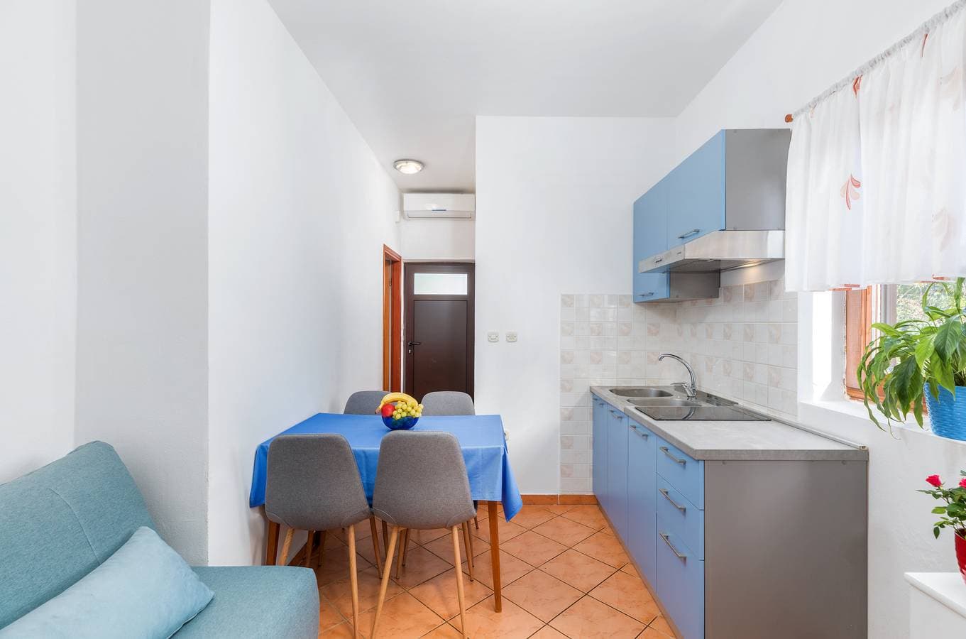 Foto 8 von 23: Ferienwohnung für 4 Personen mit Terrasse