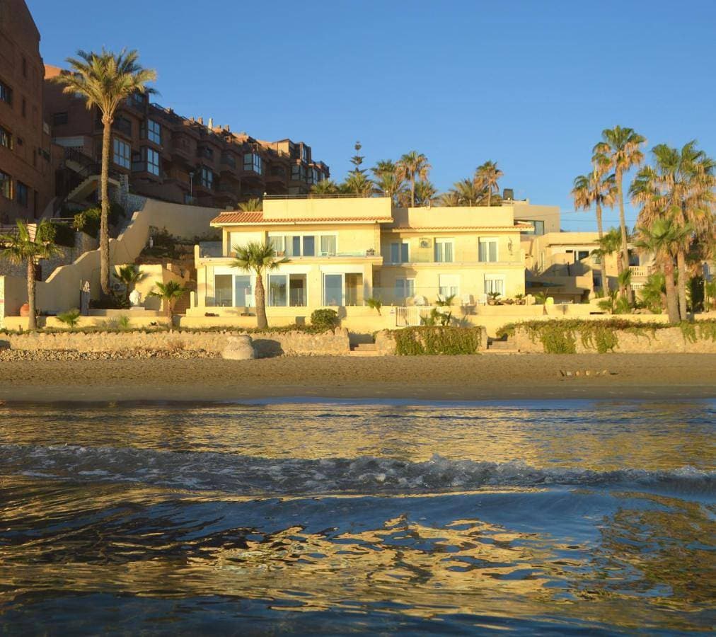 Maravilloso Apartamento AMANECER CABO a pie de playa y mar en CHALET ROQUETES 1