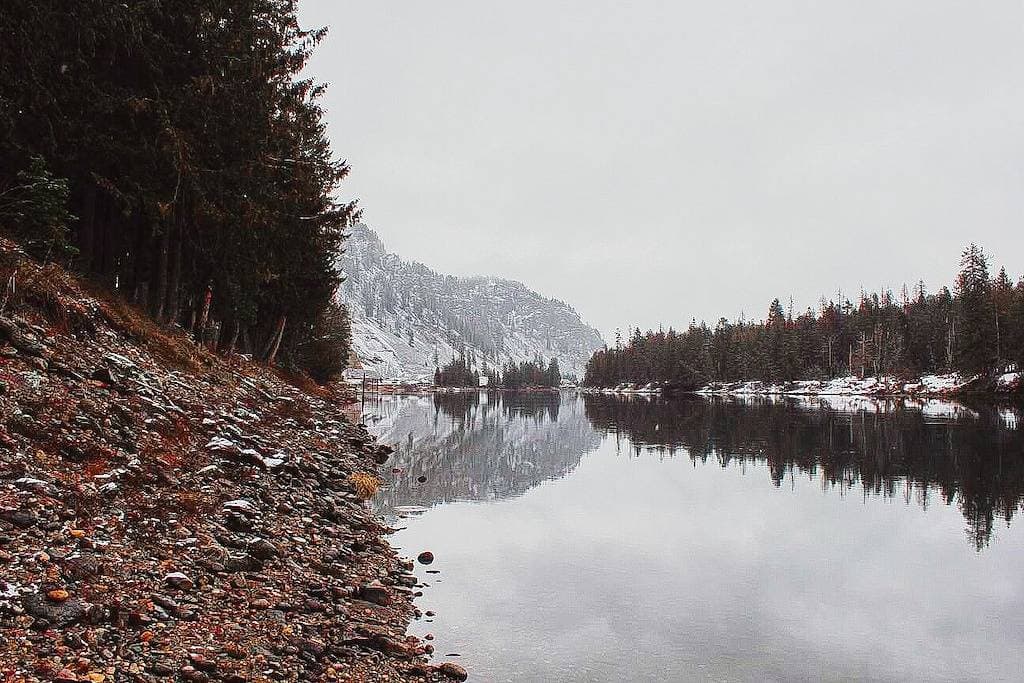 Foto 4 von 51: Romantische Waterfront Shabby Chic Hütte am Clark Fork River!  #SchwankyCabin