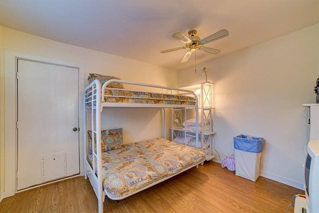Foto 4 von 25: 3 Schlafzimmer, 3 Bäder Haus am Wasser mit herrlichem Blick auf das Wasser und jede Menge Annehmlichkeiten! Schläft 6