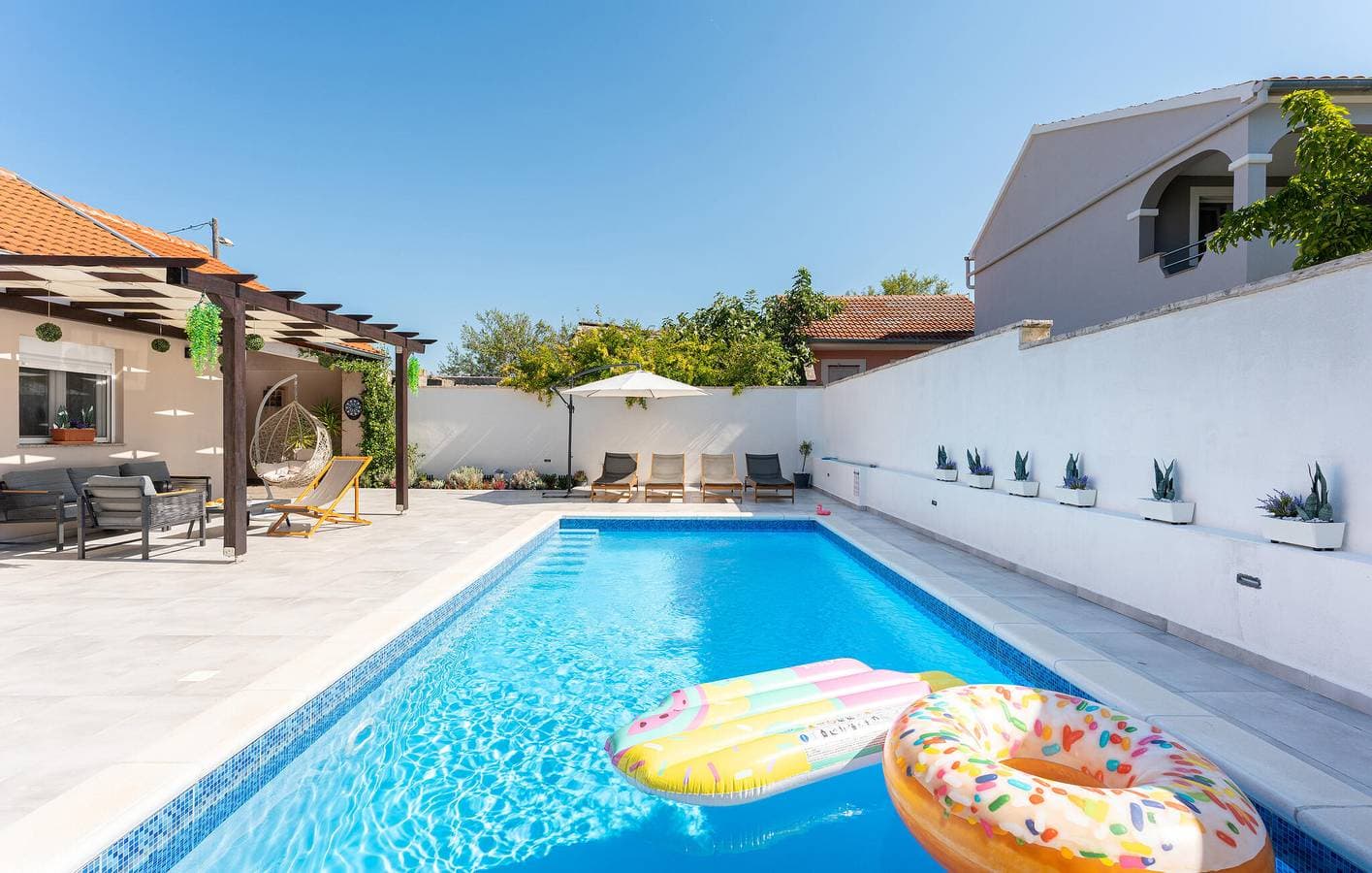 Foto 11 von 27: Gemütliche 1-Zimmer-Wohnung mit Pool, WLAN und in Küstennähe – nur 2 km vom Strand entfernt!