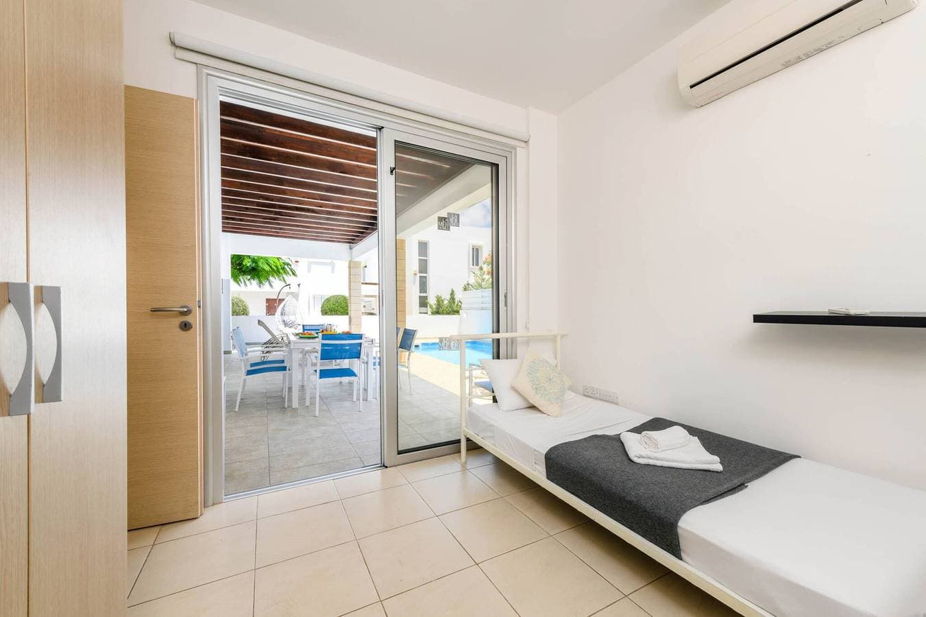 Foto 7 von 14: Villa Konnos Breeze: Private Pool / Sleeps 7