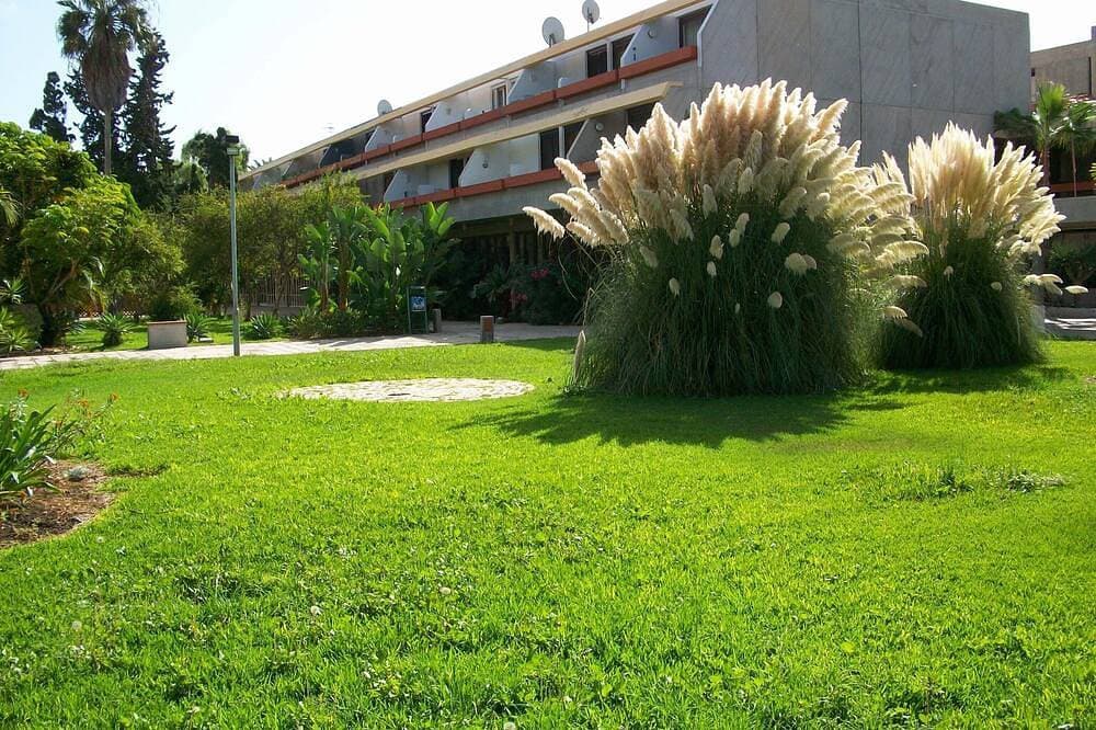 Foto 11 von 30: Schöne Ferienwohnung mit Pool, Garten und Meer