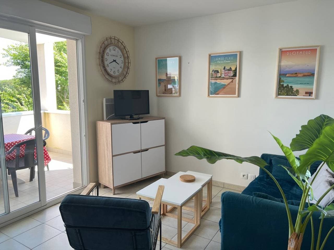Foto 4 von 32: Moderne 3-Zimmer-Wohnung mit Balkon, Aufzug, nahe Stränden und Geschäften, Parkplatz inklusive