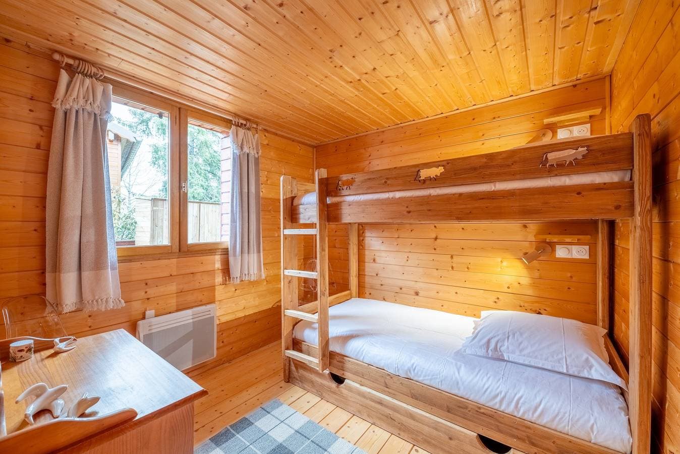 Foto 6 von 17: Chalet für 6 Personen mit Pool