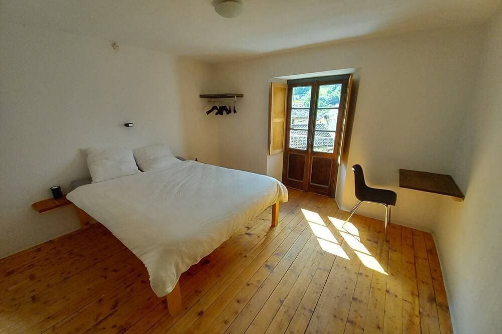 Foto 3 von 28: \"Casa Coerente\" Cavergno - ganzes Obergeschoss mit Zimmer #1-4