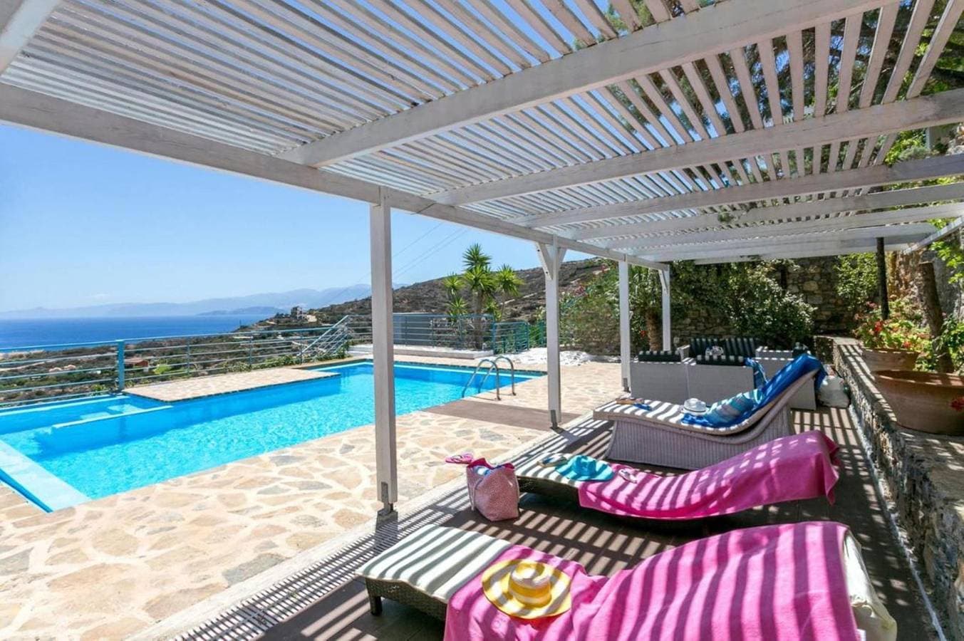 Foto 8 von 32: Villa für 6 Personen mit Terrasse