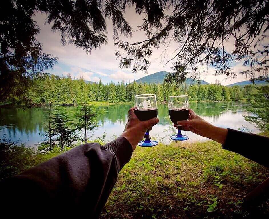 Foto 6 von 51: Romantische Waterfront Shabby Chic Hütte am Clark Fork River!  #SchwankyCabin