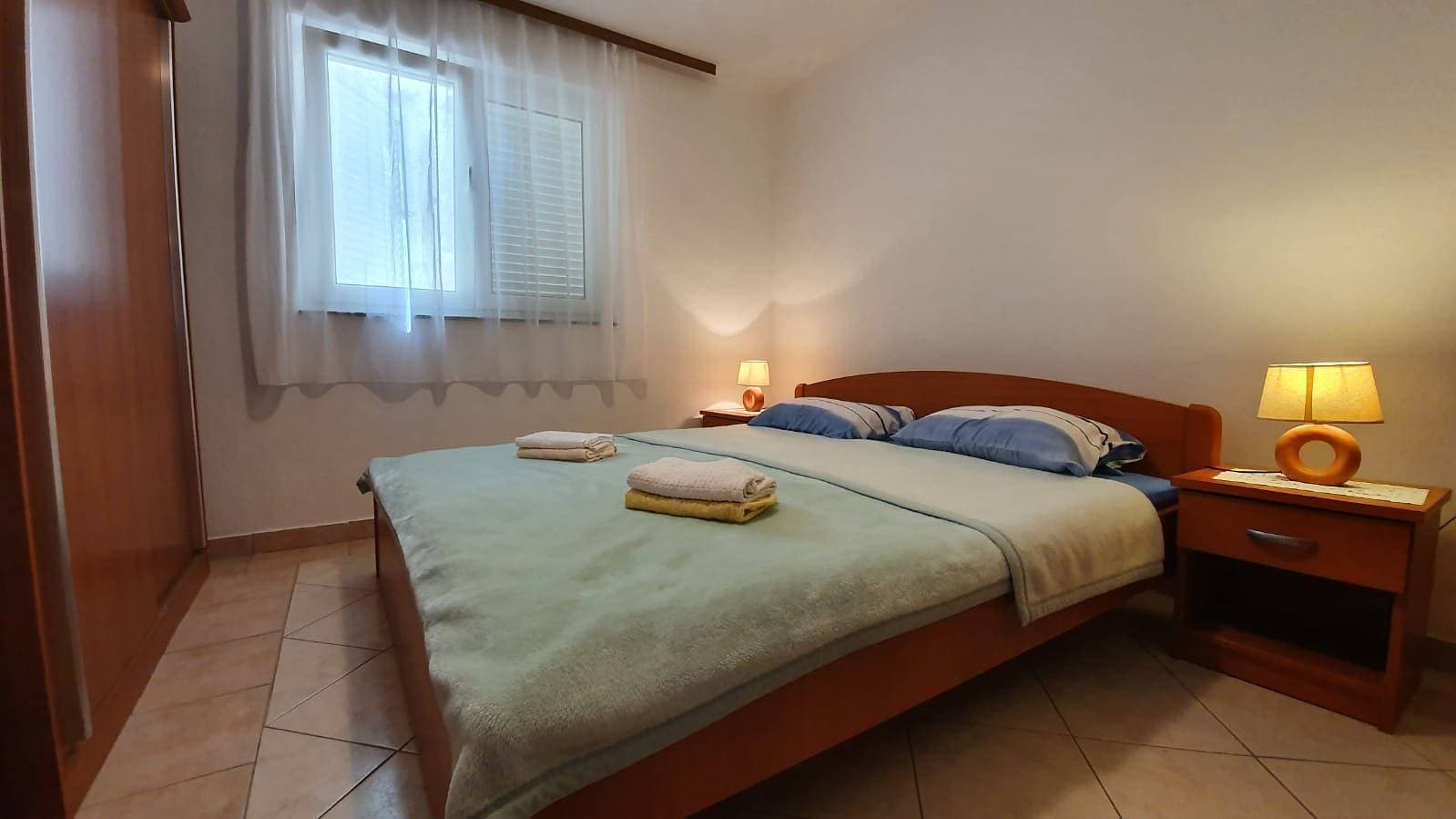 Foto 6 von 10: 1-Zimmer-Ferienwohnung mit Terrasse Baska, Krk -a