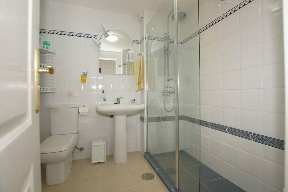 Foto 6 von 29: Marbella 2 Bed 2 Bath Luxury Apartment near Cabopino