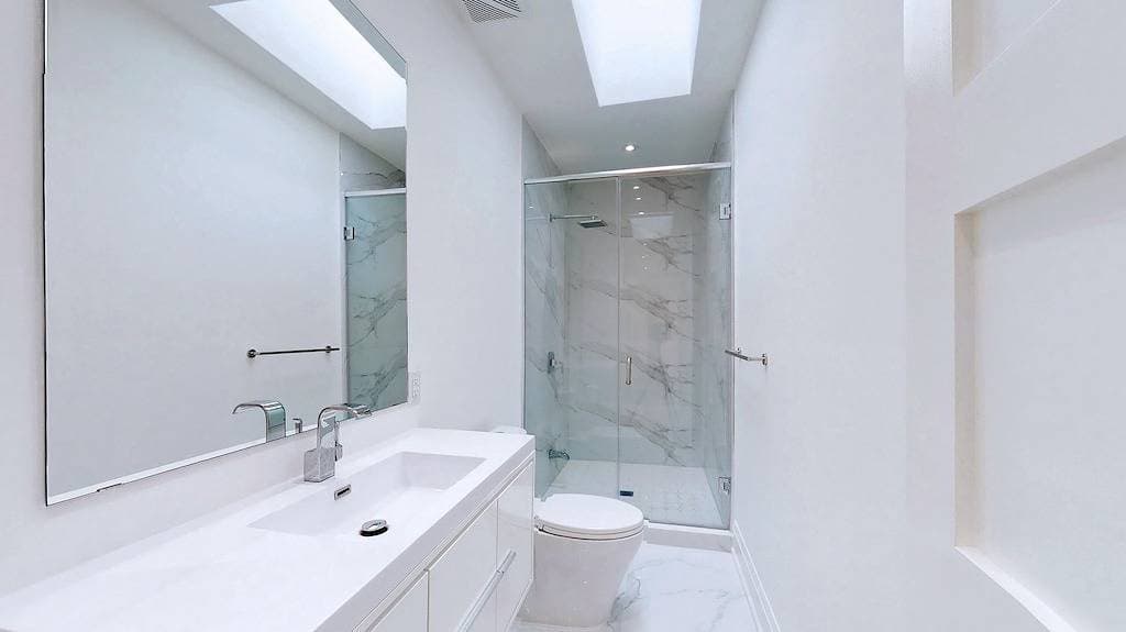 Foto 3 von 12: Comfortable Room in Toronto next to Yorkdale shopping mall