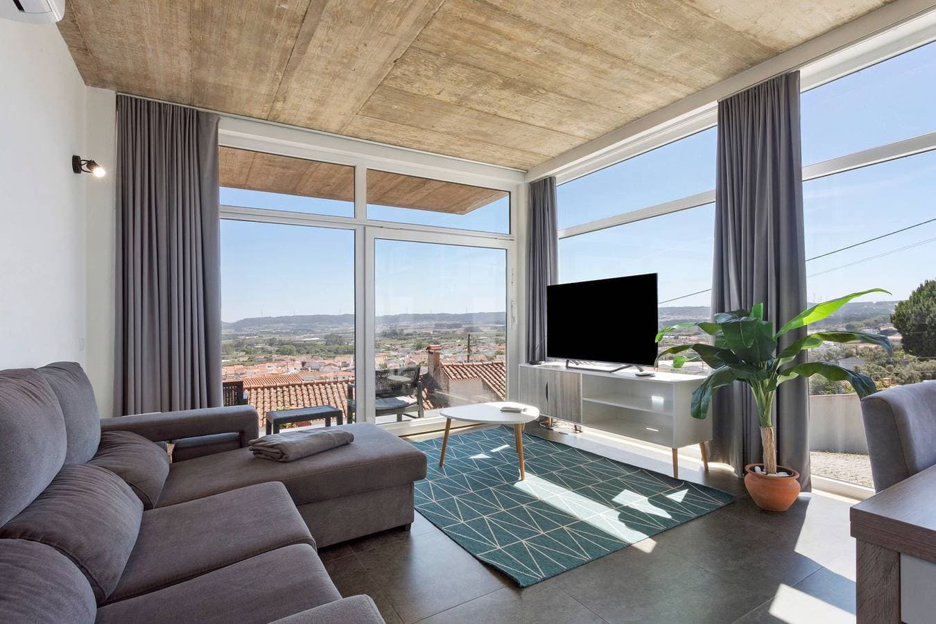 Foto 3 von 31: Apartment „Colina Do Sol 1“ mit Bergblick, WLAN und Klimaanlage