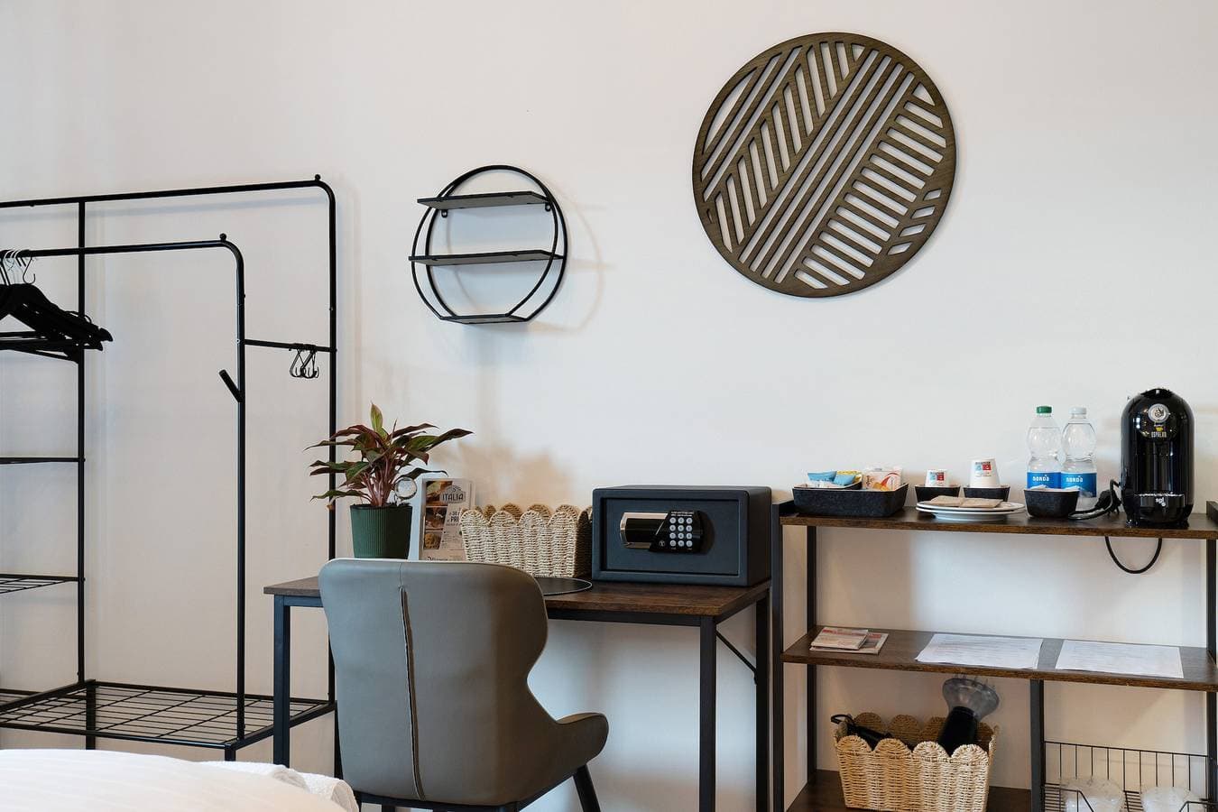 Foto 5 von 28: Suite Verona – WLAN & Klimaanlage, Helle Suite mit Ausblick