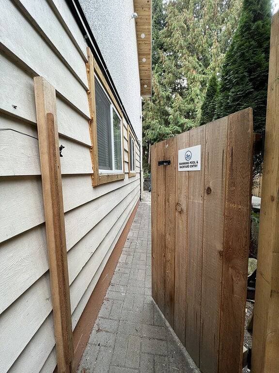 Fully AirConditioned Resort Style home living w/Hottub,outdoor shower and  pool. 1