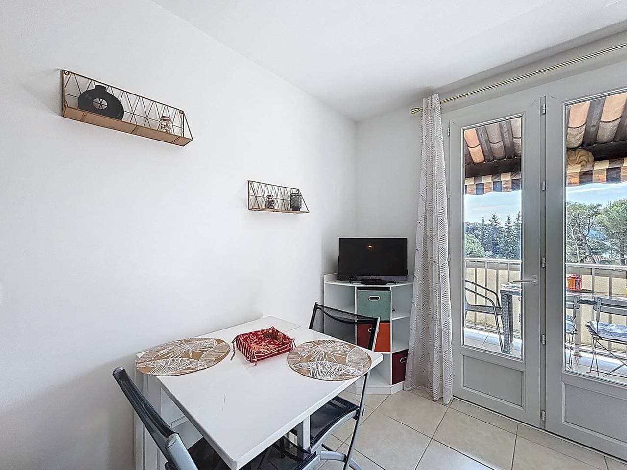 Foto 5 von 14: Hübsches Studio mit Terrasse und Parkplatz nahe Strand