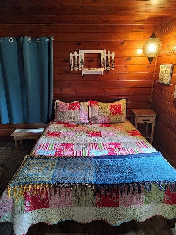 Foto 7 von 14: Cabin 8 miles from Kings Canyon entrance gate.