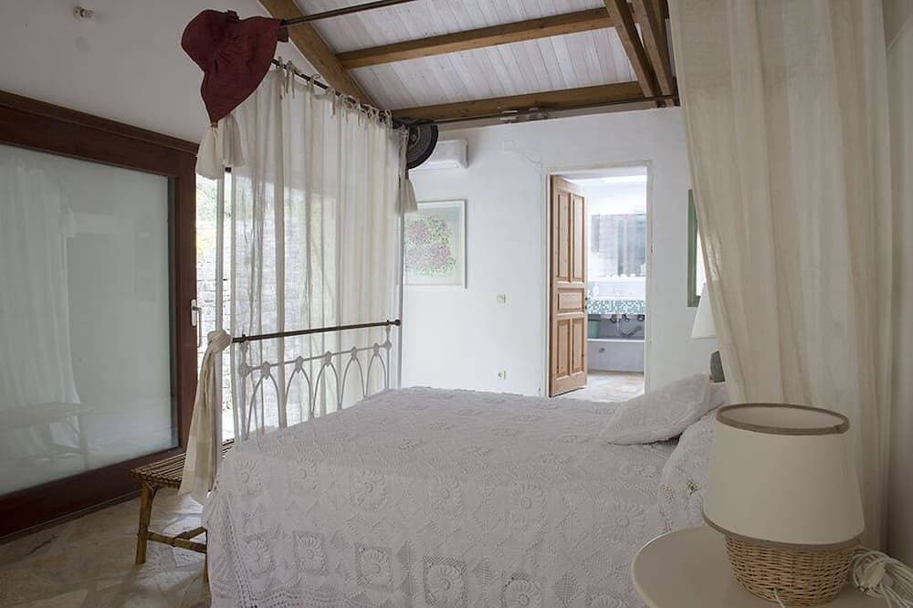 Foto 7 von 30: Einzigartige Villa inmitten des Waldes mit Pool