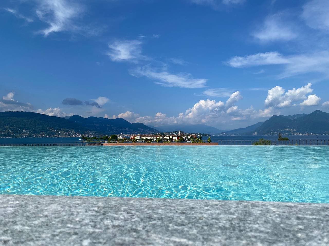 Amadeus apartment with lake view in Baveno 1