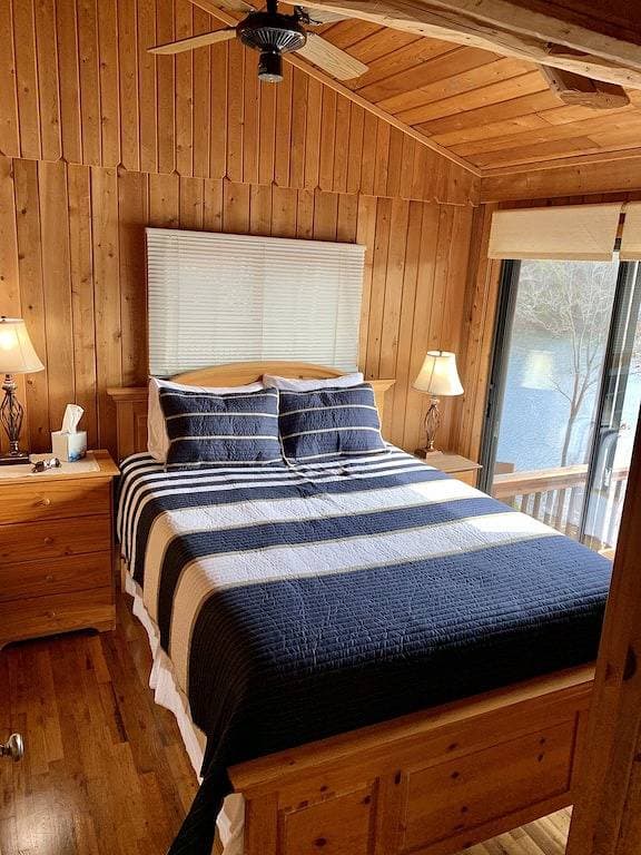 Foto 4 von 38: Cabin 2 at Cedar Key - Serene waterfront setting/No wake cove/Dog friendly!