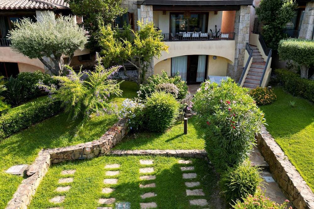 Foto 12 von 20: Villa Elena Obergeschoss – Meerblick, Terrasse und privater Garten