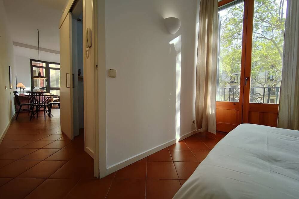 Foto 7 von 30: Bright 1-Bed Apartment on La Rambla, Barcelona. Rj