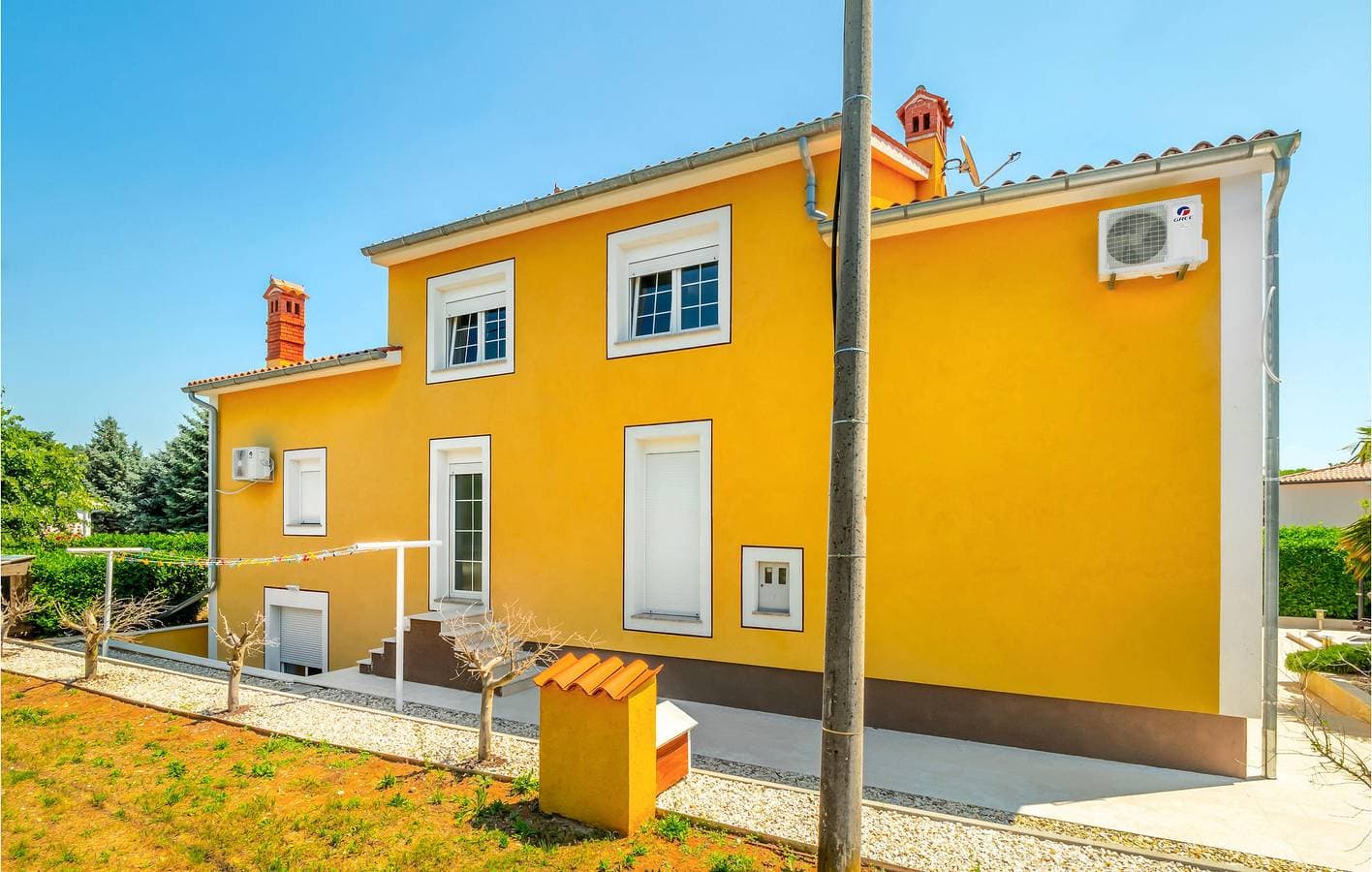 Foto 3 von 35: Gemütliche Ferienwohnung mit Pool, Terrasse und WLAN in der Nähe des Stadtzentrums von Raša