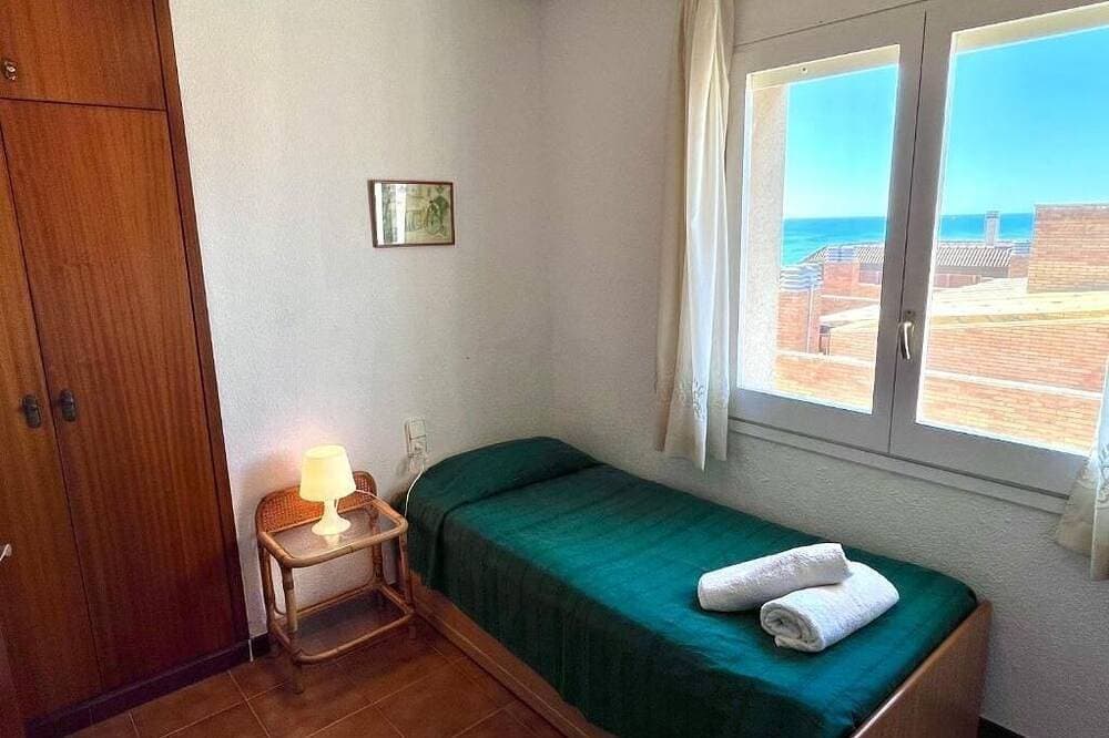 Foto 6 von 30: Geräumiges 3-Zimmer-Apartment direkt am Strand. Rodes-62