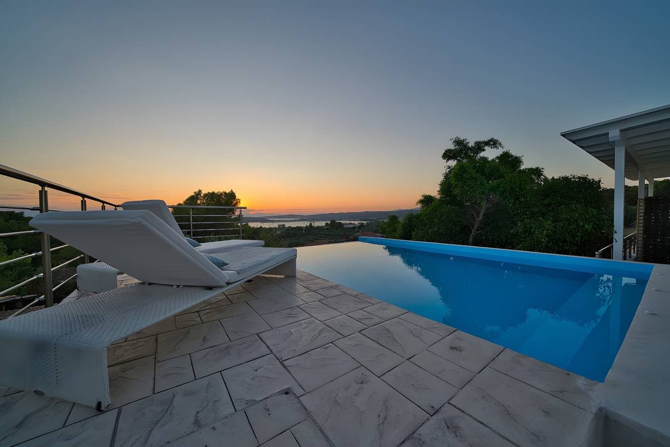 Foto 5 von 28: Heli View Apartment mit privatem Pool und Meerblick