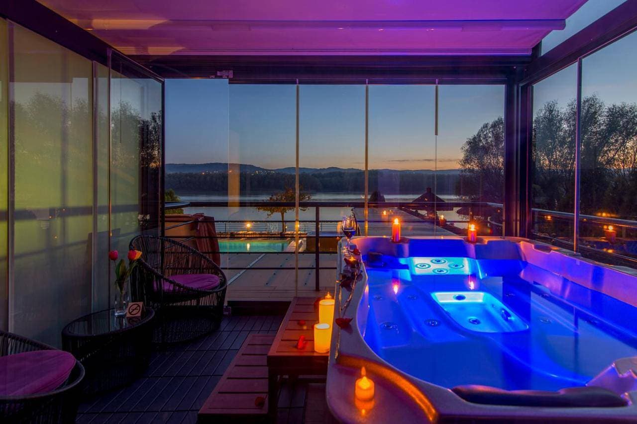 Panorama Aqualux Riverfront Guesthouse 1