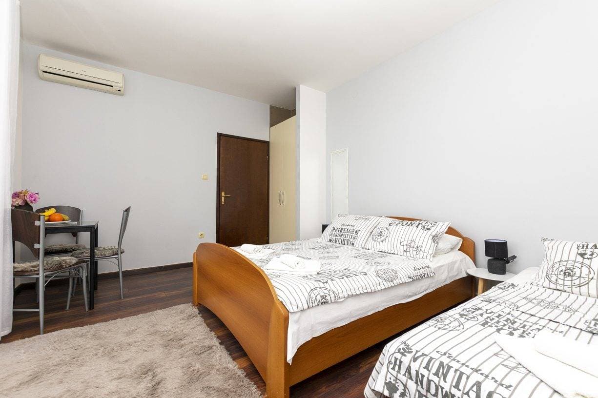 Foto 7 von 26: Ferienwohnung in Omiš mit Meerblick, Balkon, Klimaanlage, W-Lan (5129-3)