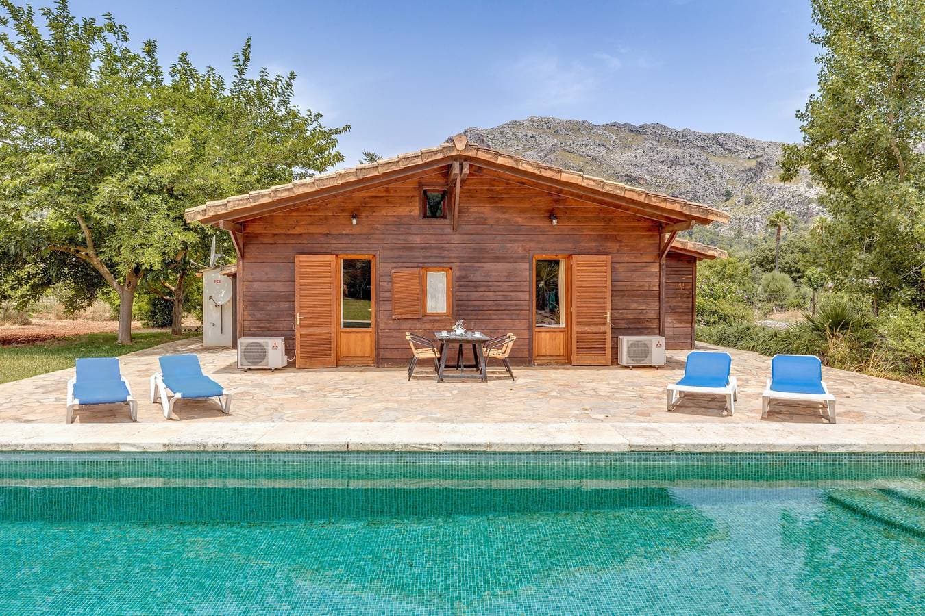 Foto 3 von 27: Landhaus „L'Hort Nou“ mit Pool, Garten und Bergblick