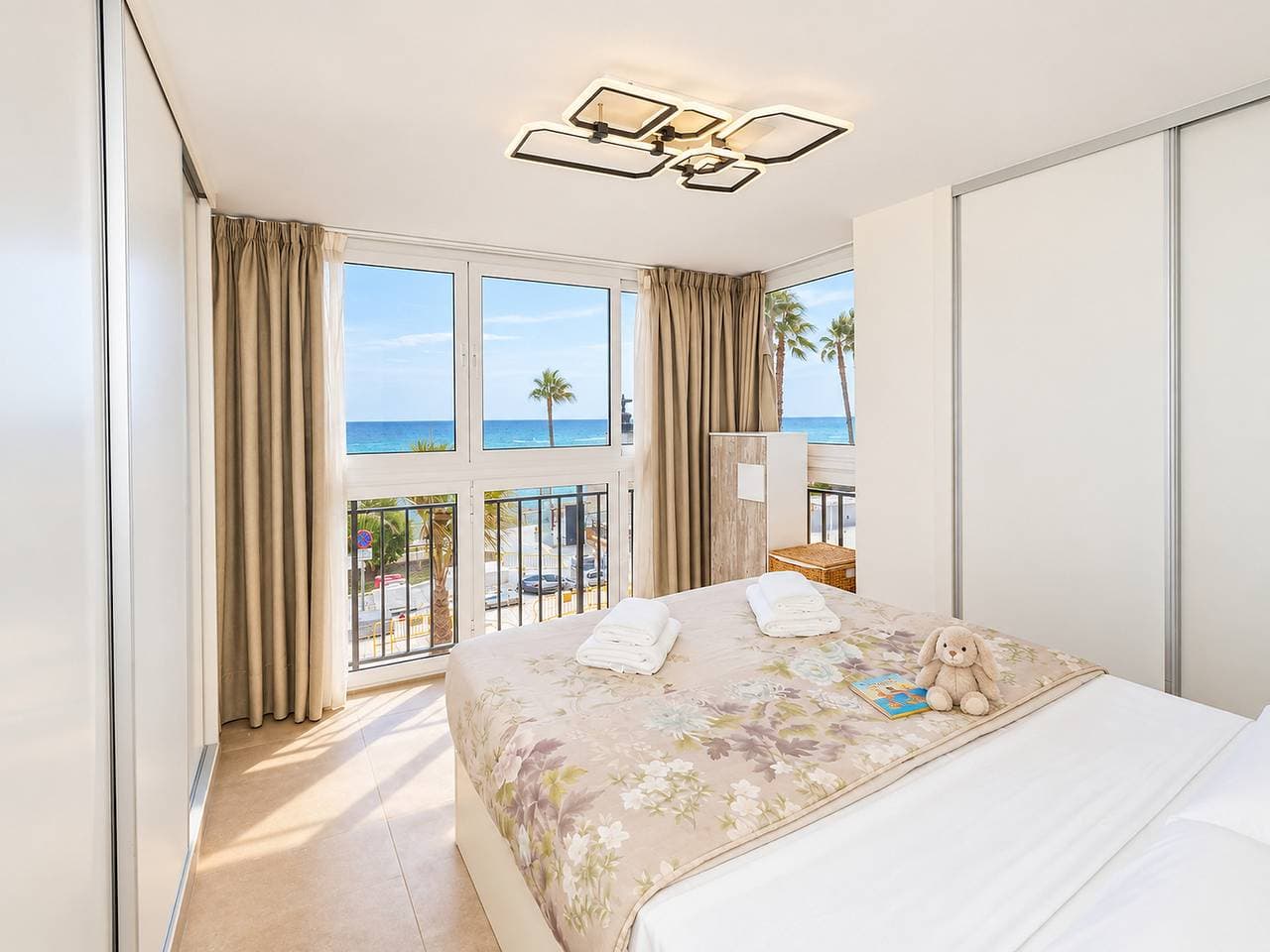 Foto 13 von 52: Cubo's Estepona Oceanview Apartment & Free Parking