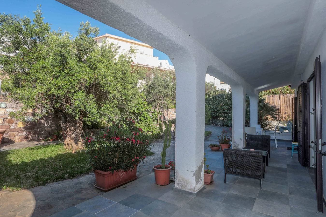 Foto 10 von 31: Luxury Beachfront Villa Kaleidos