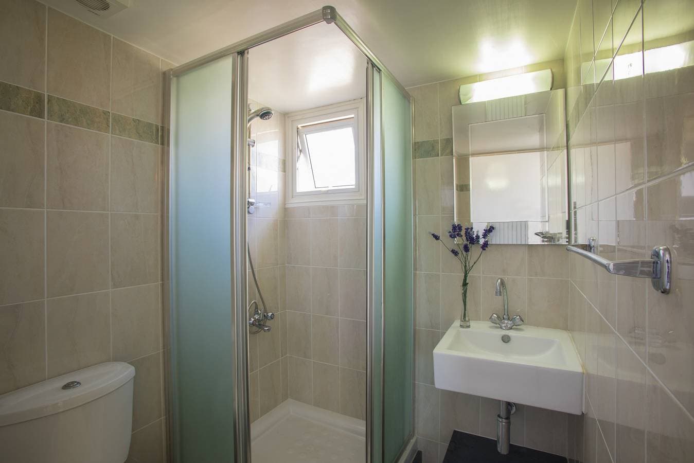 Foto 10 von 16: Lordos Sunshore  Beachfront Suite
