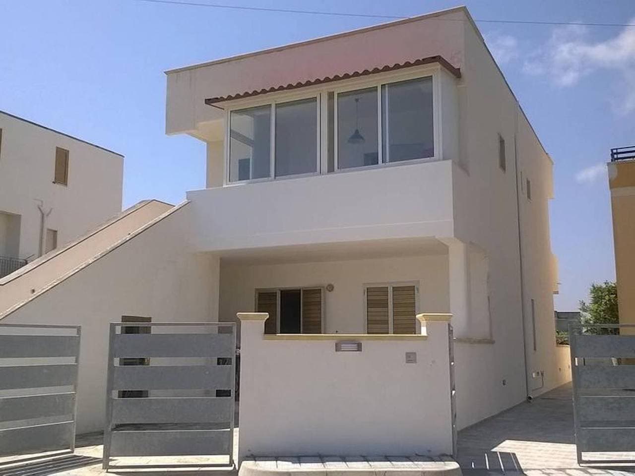 Foto 3 von 19: Dreizimmerwohnung mit Klimaanlage im ersten Stock - Torre dell'Orso