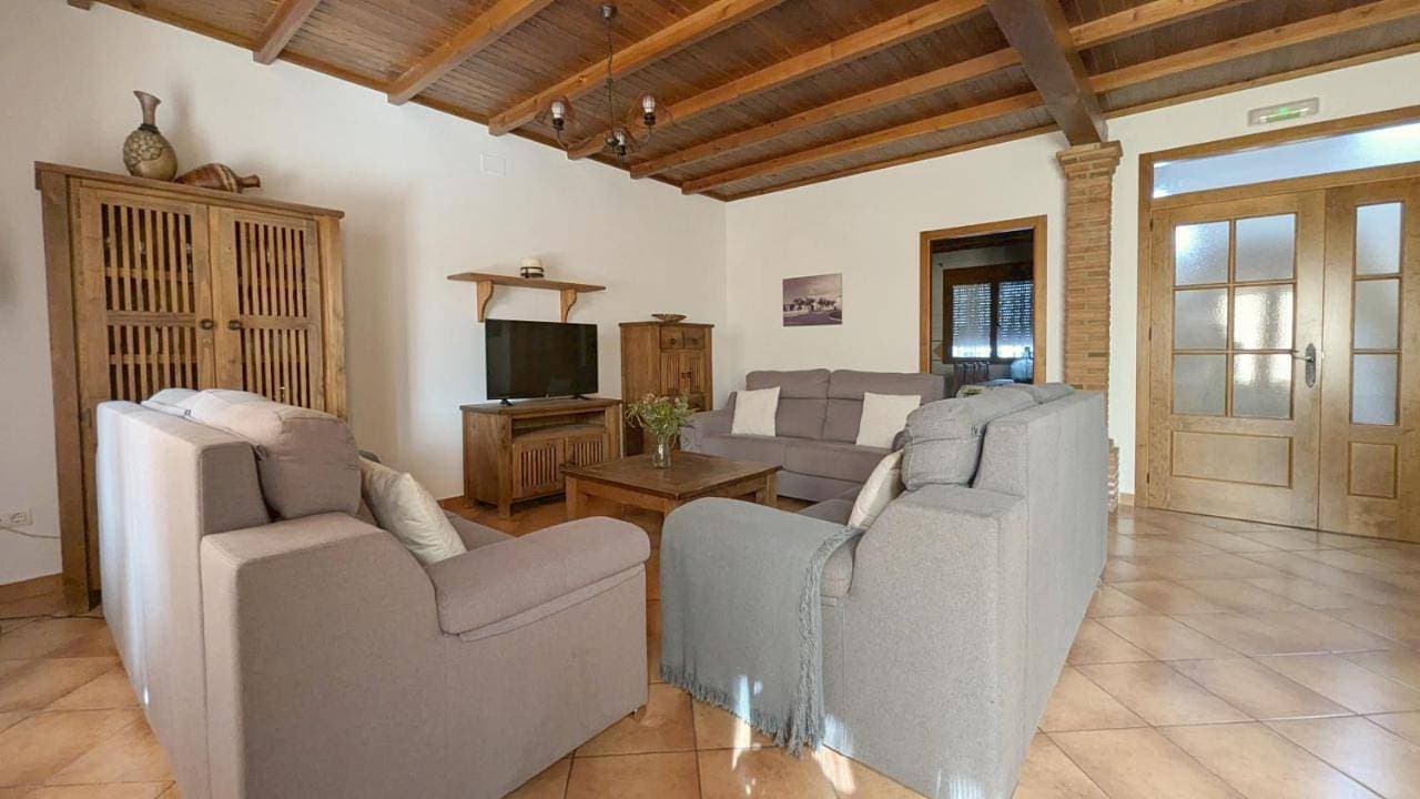 Foto 7 von 42: Six-Bedroom House