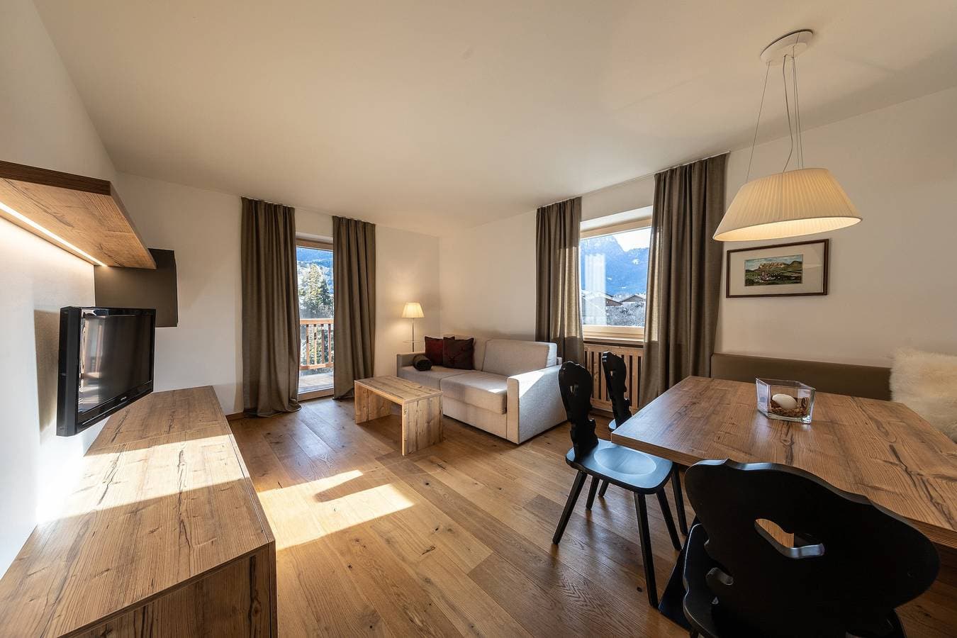 Foto 2 von 40: Ferienwohnung 'Aparment Superior 2' mit Bergblick, Gemeinschaftsgarten und WLAN